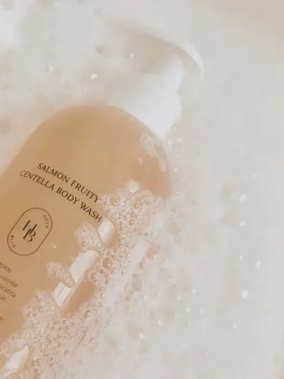 heveblue-salmon-fruity-centella-body-wash-300g